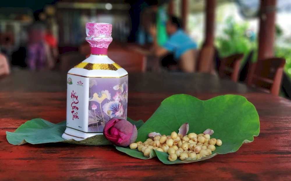 Rượu sen Đồng Tháp